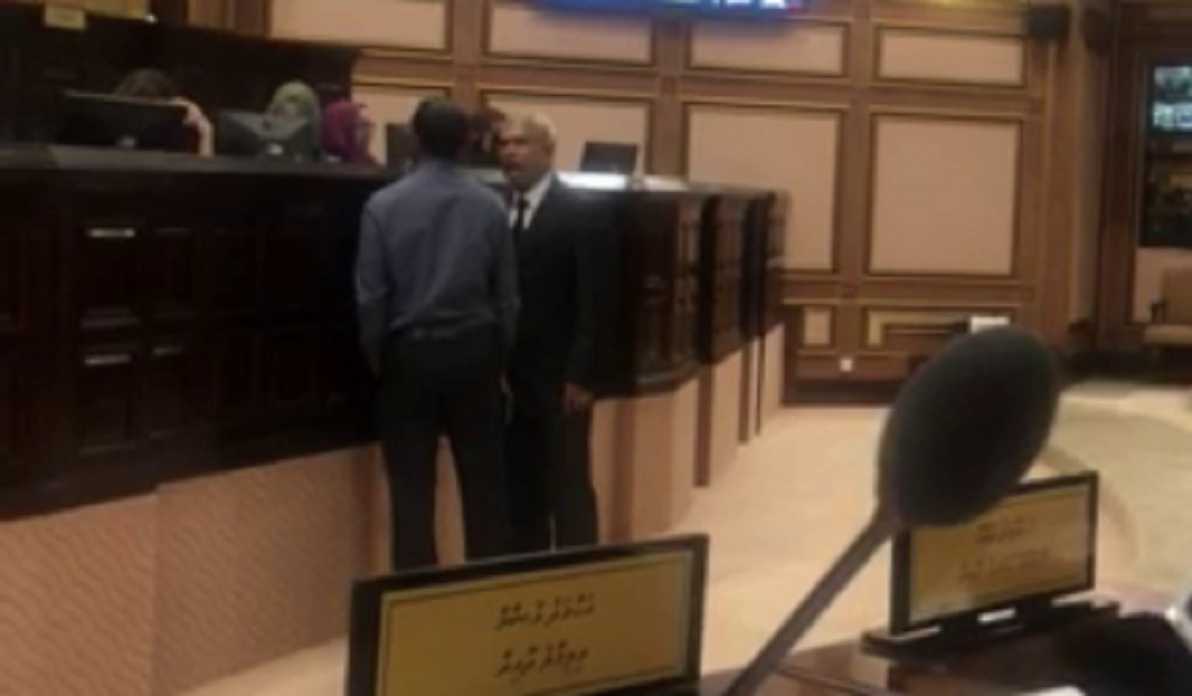 މަހިބަދޫ ދާއިރާގެ މެމްބަރު ތޯރިޤް މަޖިލީހުގެ ތަޅުމުން ނެރެނީ