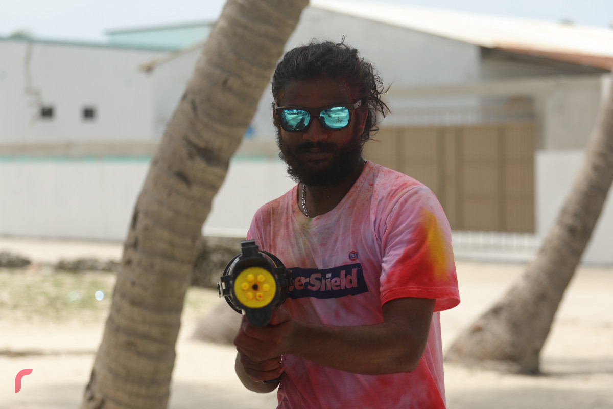 11 އޮގަސްޓު 2019/ ހއ.ހޯރަފުށި --އީދު ފާހަގަކުރުމުގެ ގޮތުން ރަށުގެ ކުދި ބޮޑު އެންމެން މަގުތަކަށް ނިކުމެ ކުލައާއި ފެން ޖަހަނީ-- ފޮޓޯ: ޝުއައިބް މުހައްމަދު