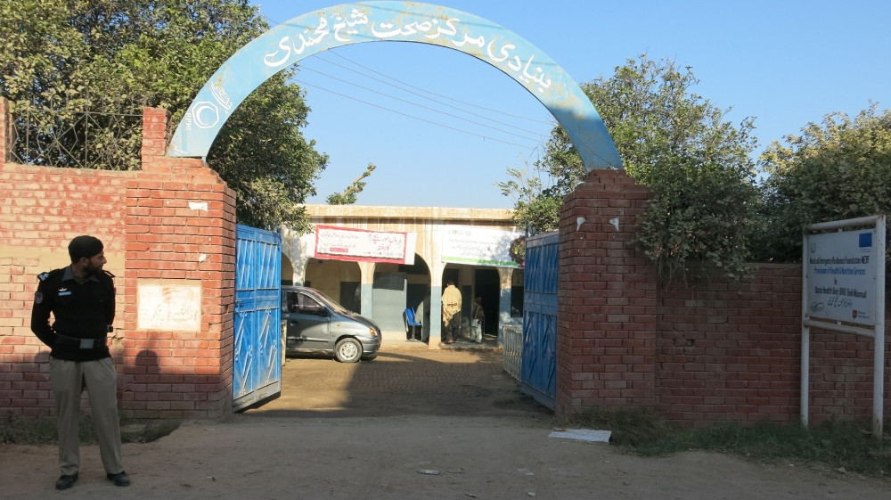 ޮާޕާކިސްތާނުގެ ޕޭޝާވަރުގައި ހުންނަ ޕޯލިއޯ ވެކްސިން ޖަހާ މަރުކަޒެއް