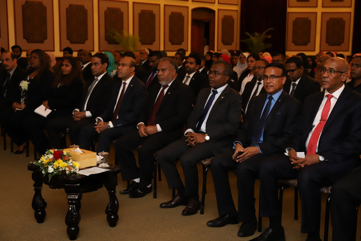 ސިމްޕޯޒިއަމް ފައްޓަވައިދެއްވީ ދިވެހިރާއްޖޭގެ އުއްތަމަ ފަނޑިޔާރު އޮނަރަބަލް ޑރ. އަޙްމަދު ޢަބްދުﷲ ދީދީ