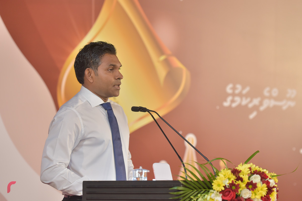 16 ސެޕްޓެމްބަރ 2019 --ނޫސްވެރިކަމުގެ އިނާމް 2018 ޝަރަފްވެރި ކޮށްދެއްވީ ނައިބު ރައީސް ފައިސަލް ނަސީމްއެވެ. މި ރަސްމިއްޔާތުގައި ވަނީ ނޫސްވެރިކަމުގެ ދާއިރާއިން ހިދުމަތްކޮށްދީފައިވާ ފަރާތްތަކަށް އެވޯޑްދީފައި.-- ފޮޓޯ: ރައީސް އޮފީސް