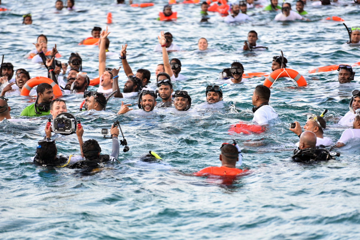 ރާއްޖޭން ޑައިވިންގެ ދުނިޔޭގެ ރެކޯޑު މުގުރާލުން