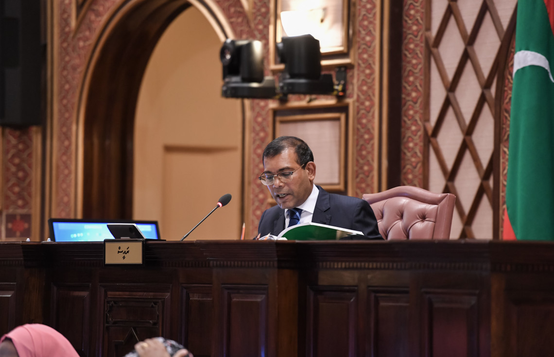 ރައްޔިތުންގެ މަޖިލީހުގެ މިއަދުގެ ޖަލްސާގައި ރައީސް މުހައްމަދު ނަޝީދު ޤާނޫނު އަސާސީގެ މާއްދާއެއް ވިދާޅުވަނީ