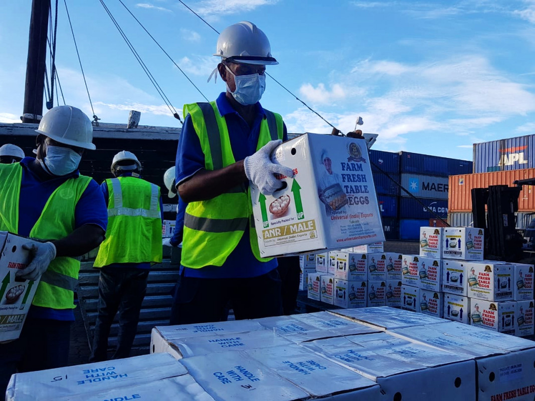 މާލޭގެ ވިޔަފާރި ބަނދަރުން މުދާ ހުސްކުރަނީ