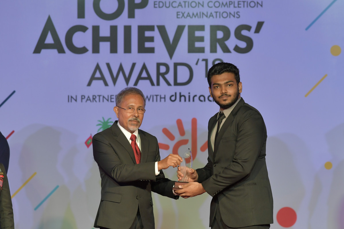 9 ޖުލައި 2019 --އޭލެވެލް އިންތިހާނުގައި ރަން ވަނަތައް ހޯދި ދަރިވަރުންނަށް އެވޯޑް ދެއްވަނީ- ފޮޓޯ: ރައީސް އޮފީސް