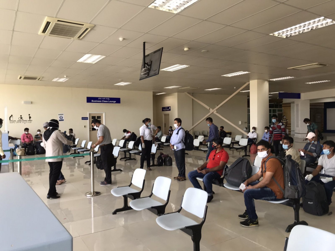 އައްޑޫއިން ބަންގްލަދޭޝްގެ ޑާކާ އަށް ފުރި ބިދޭސީން