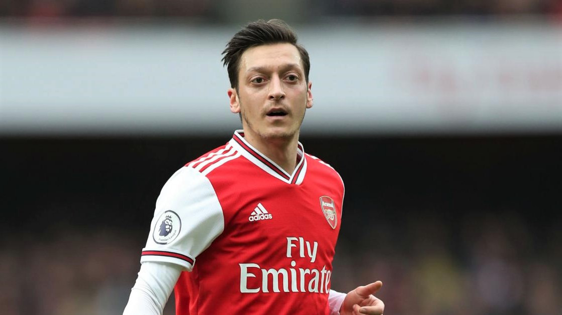 އާސެނަލަށް ކުޅެމުން އަންނަ ޖަރުމަނުގެ މިޑްފީލްޑަރު މެސުޓް އޮޒިލް