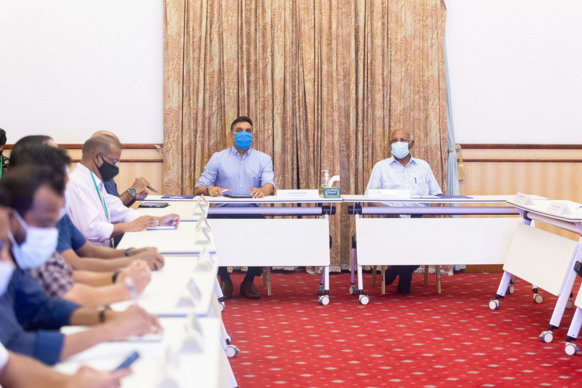 ހެލްތު އިމަޖެންސީ އޮޕަރޭޝަން ސެންޓަރުގެ ބައްދަލުވުމެއްގައި ނައިބް ރައީސް ފައިސަލް ނަސީމްގެ އިތުރުން ހެލްތު މިނިސްޓަރ ނަސީމް ބައިވެރިވެވަޑައިގެން