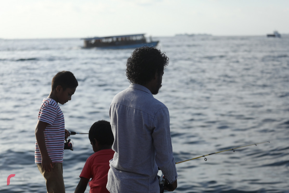 25 މެއި 2019 -- މަސްވެރިންގެ ޕާކުގެ ފާލަން މަތީގައި ކުޑަކުދިންތަކެއް މަސް ބޭނުމުގައި-- ފޮޓޯ: ޝުއައިބް މުހައްމަދު