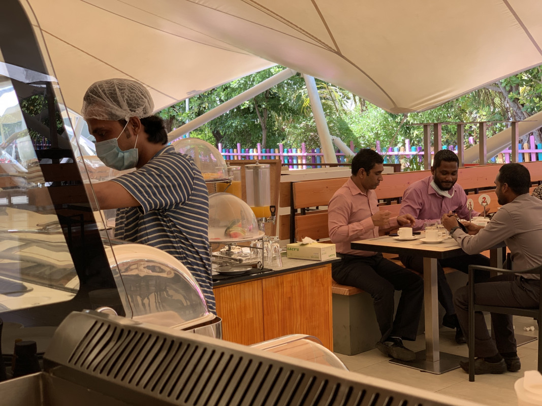 ފުޑް ކޯޓުގެ ކެފޭ އެއް