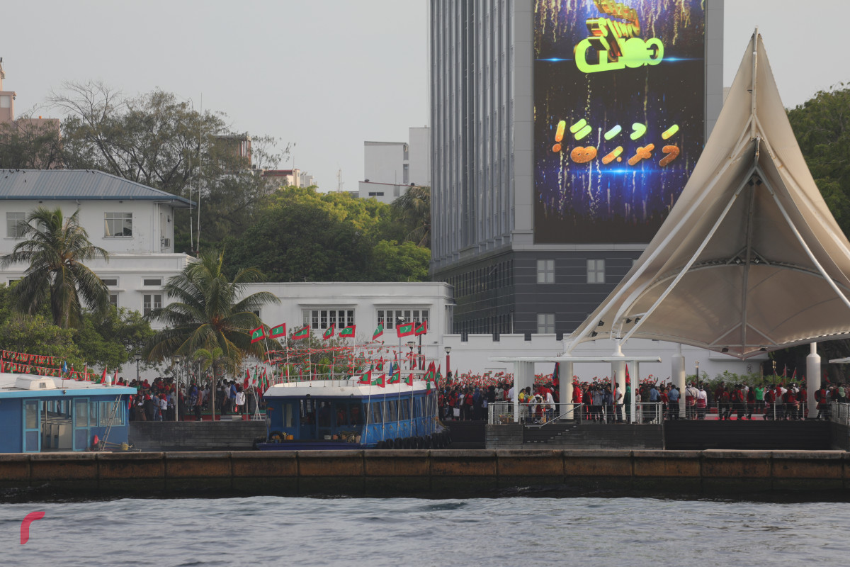 29 ޖުލައި 2019 --ދިވެހި ޓީމުގެ ޑެލިގޭޝަނަށް މަރުހަބާ ދެންނެވުމަށް މާލޭ އެއް ނަންބަރު ފާލަން ދިވެހި ދިދައިން ޖަރީވެފައި- ފޮޓޯ: ޝުއައިބް މުހައްމަދު