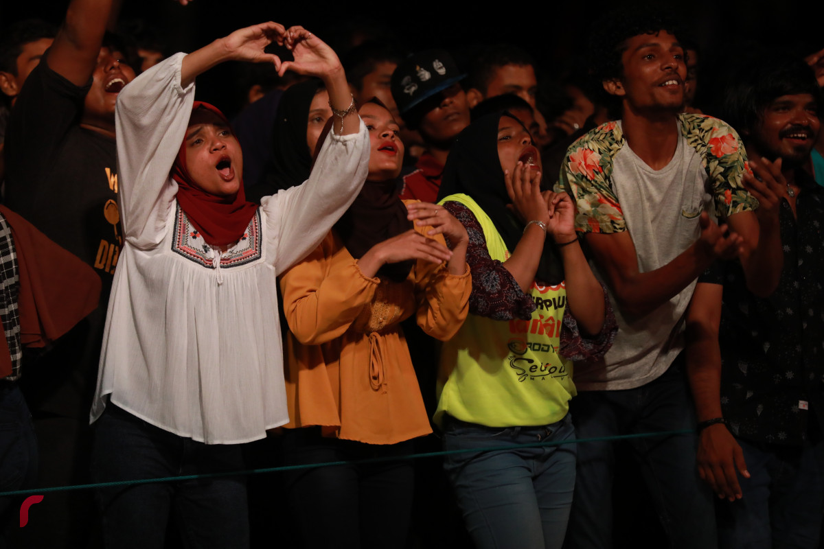 12 އޮގަސްޓު 2019/ހއ.ހޯރަފުށި --ވާރޭ ވެހުނު ކަމުގައި ވިޔަސް ގިނަ އަދަދެއްގެ ބަޔަކު ވަނީ މި ފޯރިގަދަ ޝޯ ބަލަން މަޑުކޮށްފައި--ފޮޓޯ: ޝުއައިބް މުހައްމަދު