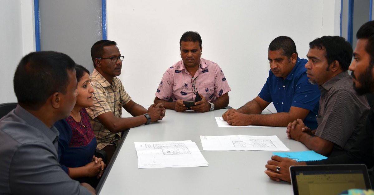 މިނިސްޓަރު ޔުމްނާ އުތީމު ކައުންސިލްގެ ބޭފުޅުންނާ މަޝްވަރާ ކުރައްވަނީ