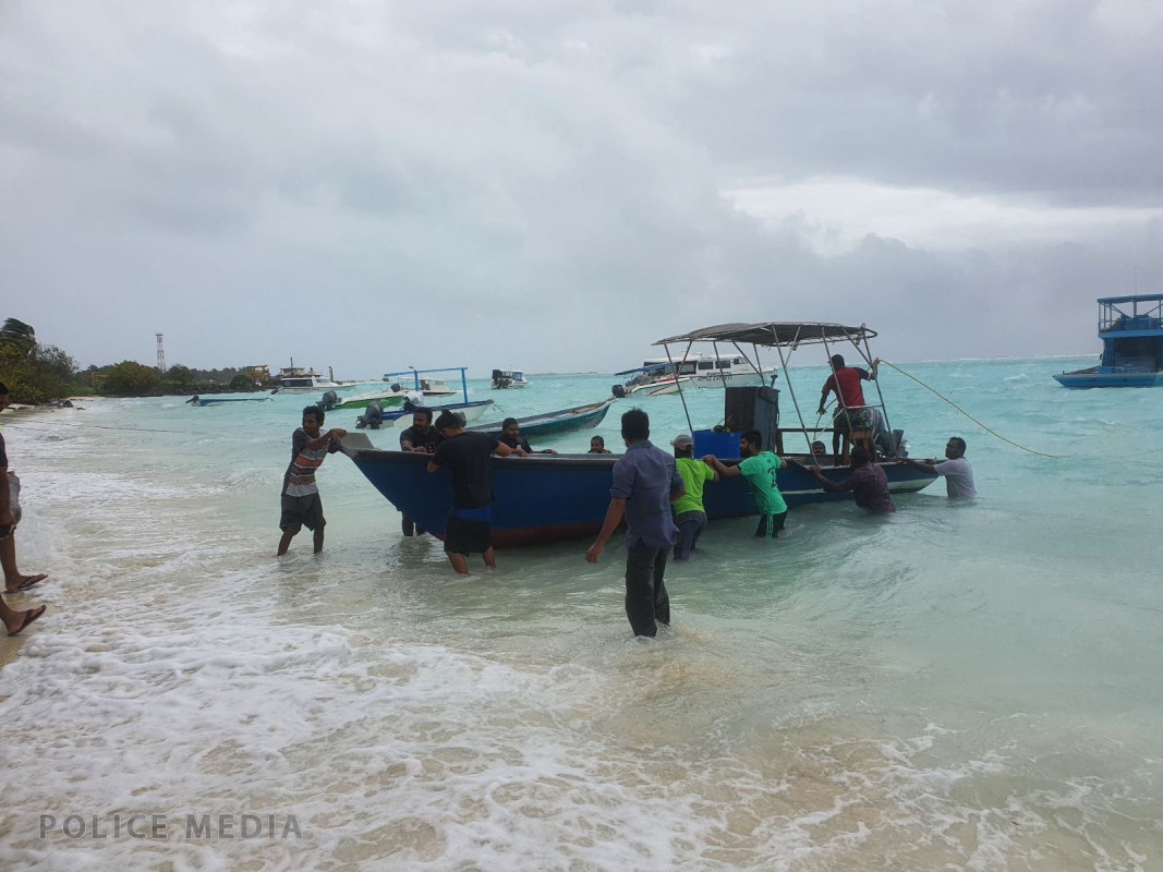 Police and locals in Muli island in Meemu atoll active in relief efforts due to adverse choppy seas