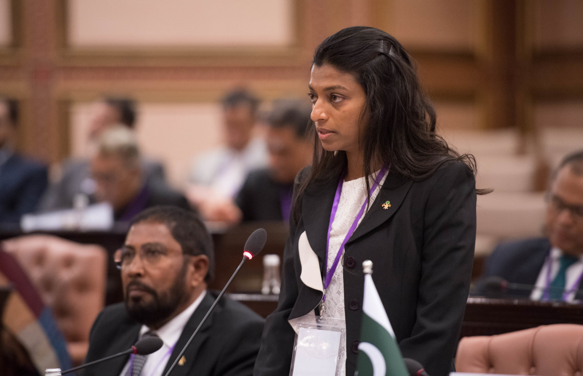 01 ސެޕްޓެމްބަރ 2019 | ހަތަރު ވަނަ ސައުތު އޭޝިޔަން ސްޕީކާރސް ސަމިޓްގެ ތެރެއިން | ރާއްޖޭގެ  ފަރާތުން ބައިވެރިވި ވަފުދުގައި މަޖިލީހުގެ ނައިބް ރައީސް އީވާ އަބްދުﷲ -- ފޮޓޯ: ރައްޔިތުންގެ މަޖިލިސް