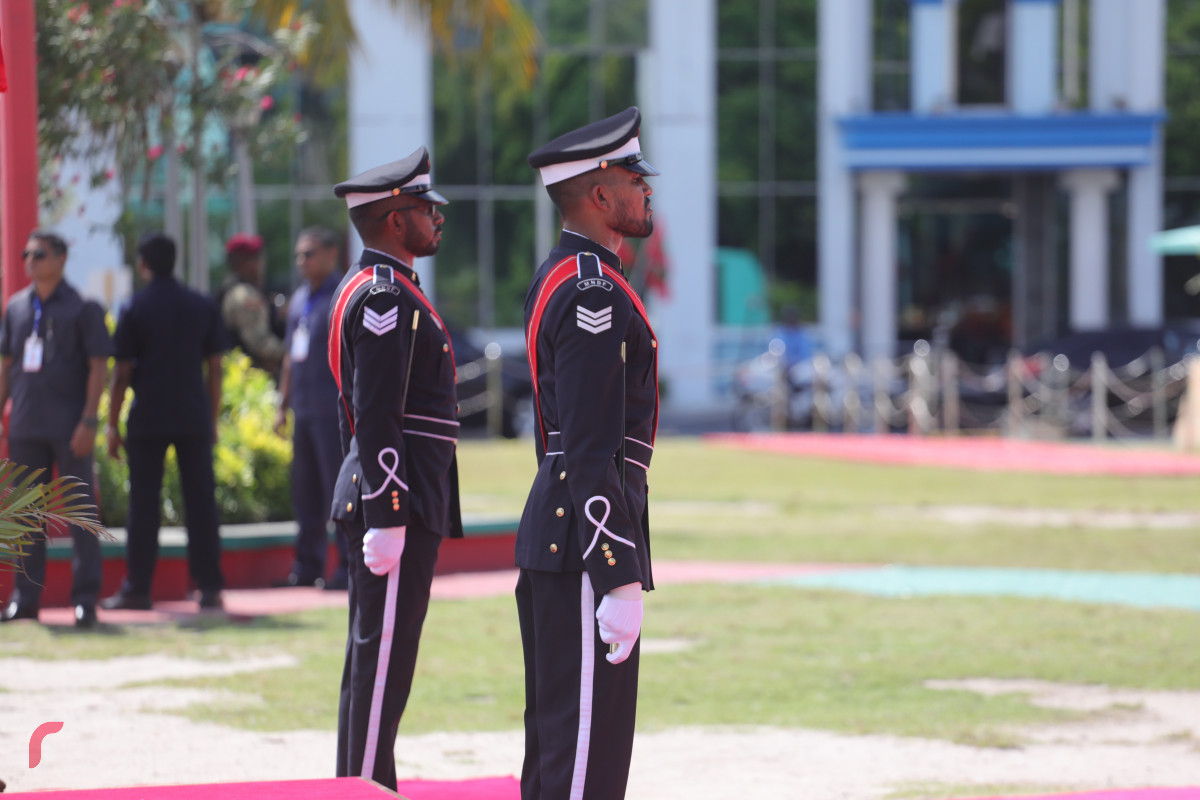 2 ސެޕްޓެމްބަރ 2019 --ބޮޑުވަޒީރު ރަނިލް ރަނިލް ވިކްރަމަސިންހަ އަށް މަރުހަބާ ދެންނެވުމުގެ ހަރަކާތްތައް ރަސްމީ ފާލަމުން-- ފޮޓޯ: ޝުއައިބް މުހައްމަދު