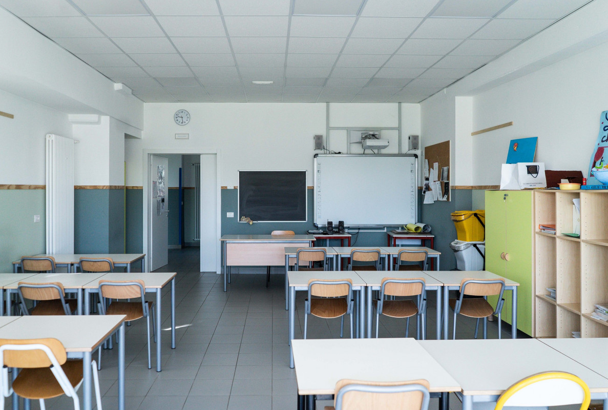 އިޓަލީގެ ސްކޫލެއްގެ ކްލާސްރޫމެއް: ސްކޫލްތައް ހުޅުވާލުމަށް ނިންމާފައިވަނީ ސެޕްޓެމްބަރު މަހުގެ 14 ވަނަ ދުވަހު