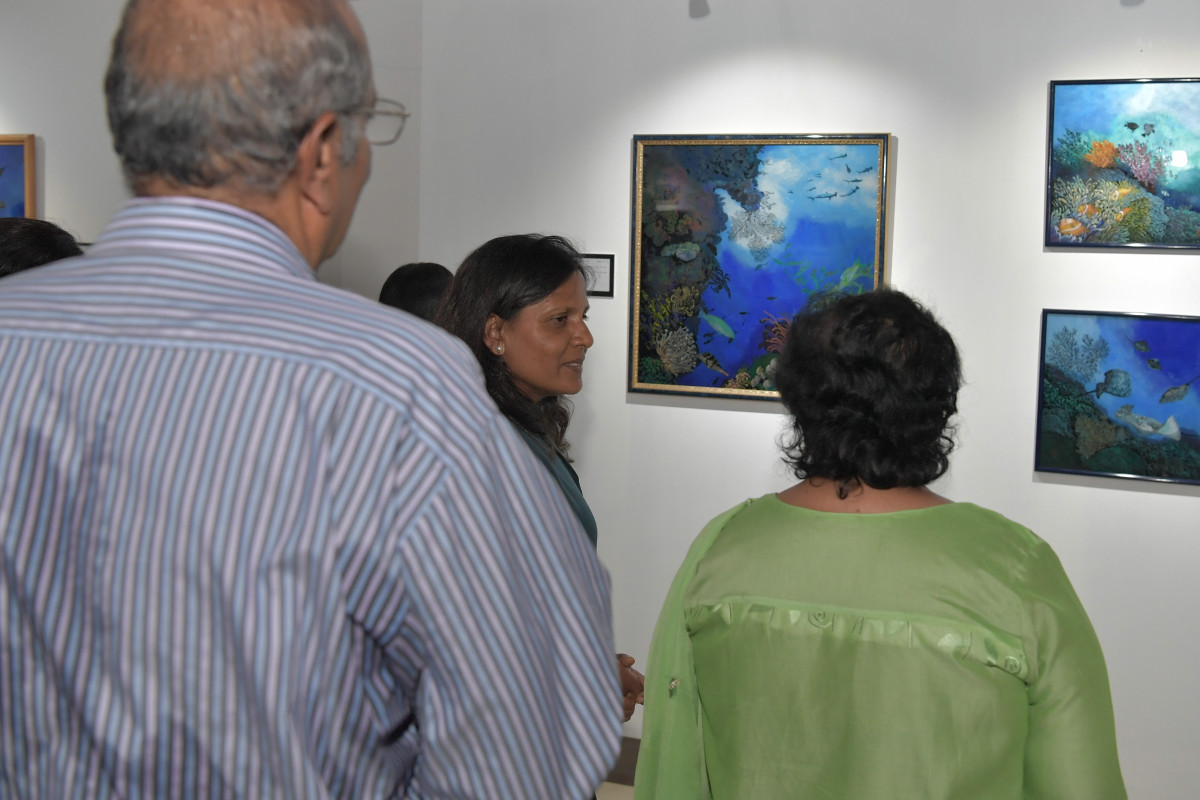 21 އޯގަސްޓް 2019 -- 'ދަ އަންޑަރ ވޯޓަރ ވޯލްޑް އޮފް މޯލްޑިވްސް' މައުރަޒު ހުޅުވުން، މި މައުރަޒު ހުޅުވައިދެއްވުމައްފަހު ރައީސްގެ ދެކަނބަލުން މައުރަޒު ބައްލަވައިލައްވަނީ -- ފޮޓޯ: ރައީސް އޮފީސް