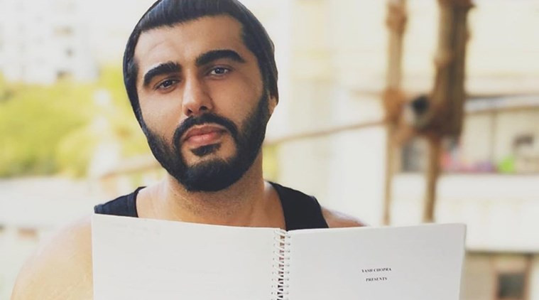 އަރްޖުން ކަޕޫރް އިޝަކްޒާދޭގެ ސްކްރިޕްޓް އާއެކު