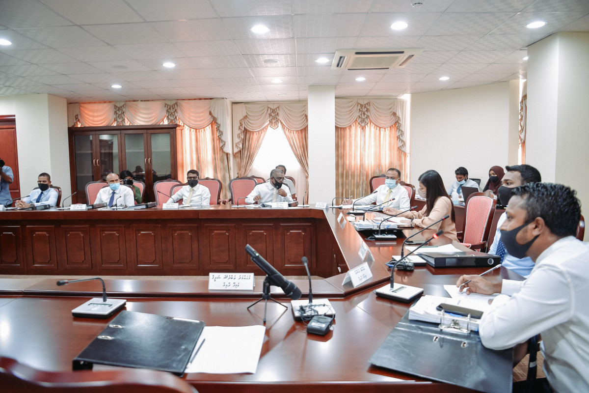 ބުދަ ދުވަހު ރައްޔިތުންގެ މަޖިލީހުގެ މިނިވަން މުއައްސަސާތަކާ ބެހޭ ކޮމިޓީގެ ބައްދަލުވުމުގެ ތެރެއިން- މި ބައްދަލުވުމުގައި މެމްބަރުންވަނީ އޭސީސީއަށް ގިނަ ސުވާލުތަކެއް އަމާޒު ކުރައްވާފައި