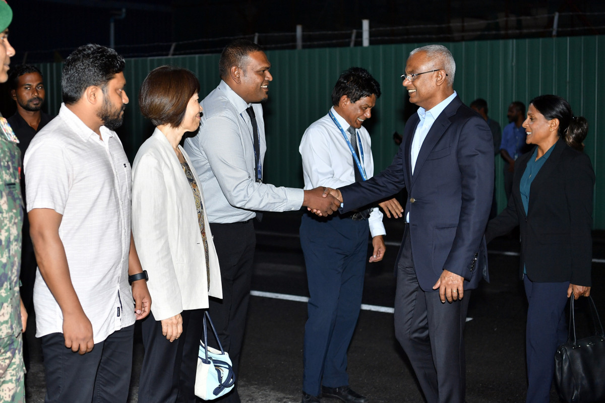 ޖަޕާނަށް ކުރައްވާ ރަސްމީ ދަތުރުފުޅެއްގައި ރައީސުލްޖުމްހޫރިއްޔާގެ ދެކަނބަލުން ފުރާވަޑައިގަތުން - ޖަޕާނާއި ރާއްޖެއާ ދެމެދު 14 ނޮވެންބަރު 1967ގައި ސިޔާސީ ގުޅުން ޤާއިމުކުރިފަހުން ވޭތުވެދިޔަ ބައިގަރުނަށްވުރެ ގިނަ އަހަރުވީ މިގުޅުމުގައި ދެޤައުމުން ވަނީ އެކިއެކި ރޮނގުތަކުން މި ގުޅުން އިތުރަށް ބަދަހި ކޮށްފަ -- ފޮޓޯ: ރައީސް އޮފީސް