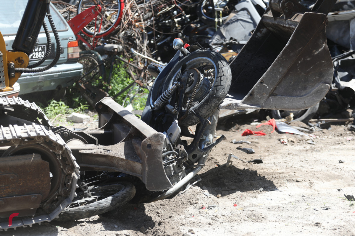 15 ޖޫން 2019 -- ޓޯކޮށްފައިވާ ބައެއް ވެހިކަލްތައް ނައްތާލަނީ-- ފޮޓޯ: ޝުއައިބް މުހައްމަދު