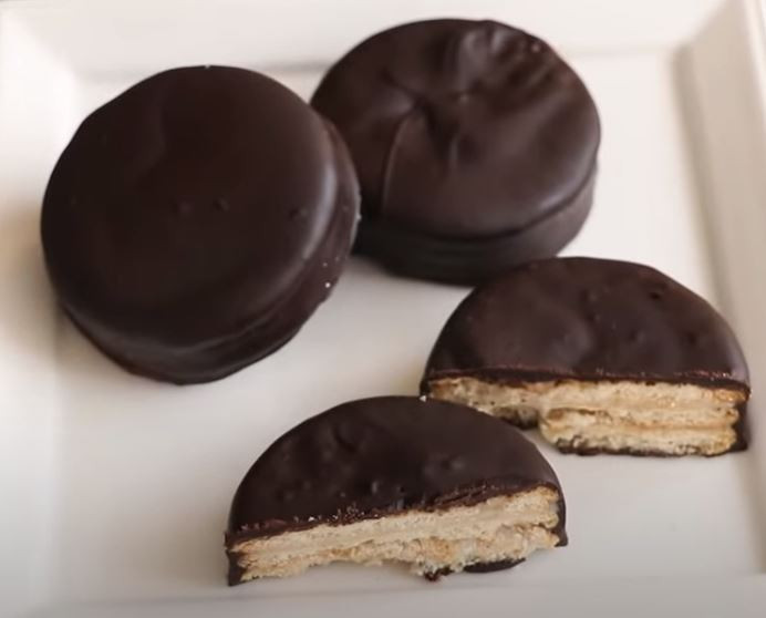 ޗޮކޯ ޕައި - ޗޮކްލެޓް ކަމުދާ ފަރާތްތަކަށް މީރު ވައްތަރެއް