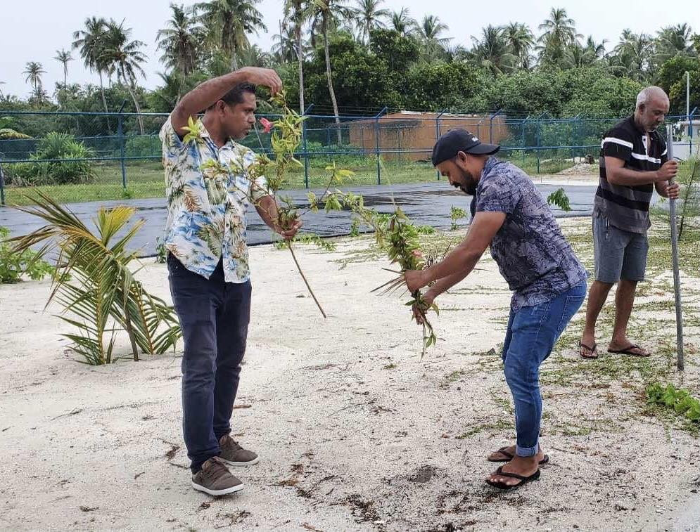 މާވަރުލު އެއަރޕޯޓުގައި ކުރިއަށްގެންދިޔަ ގަސް އިންދުމުގެ ހަރަކާތުގެ ތެރެއިން
