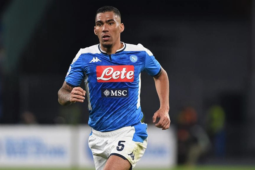 ނަޕޯލީއަށް ކުޅެމުން އައި ބްރެޒިލް މިޑްފީލްޑަރު އެލަން