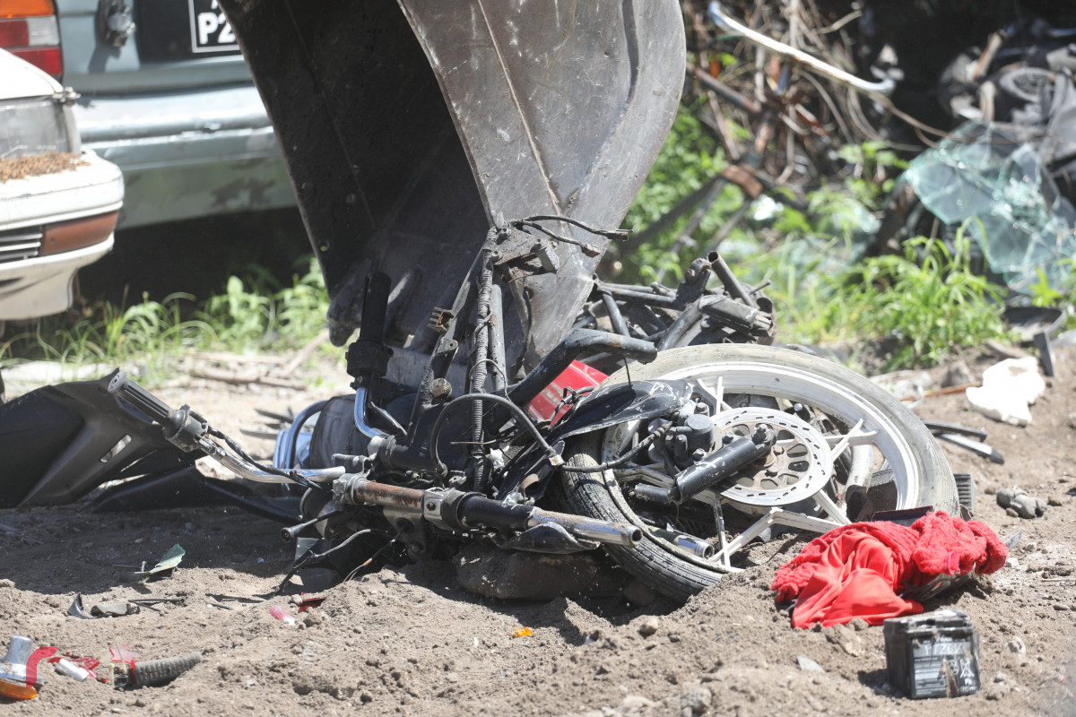 15 ޖޫން 2019 -- ޓޯކޮށްފައިވާ ބައެއް ވެހިކަލްތައް ނައްތާލަނީ-- ފޮޓޯ: ޝުއައިބް މުހައްމަދު