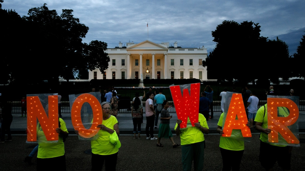 ހަނގުރާމައަކަށް ނުދިއުމަށް އެމެރިކާގެ ބައެއް ރައްޔިތުން ދަނީ ގޮވަމުން