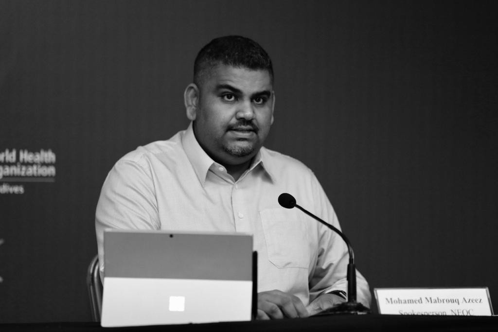 ނޫސްވެރިންގެ ބައްދަލުވުމުގައި، ކޮވިޑް-19 ޓާސްކްފޯހުގެ ތަރުޖަމާނު މަބްރޫކު ޢަޒީޒް