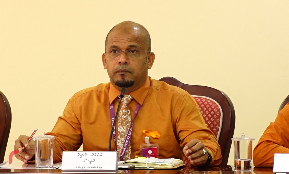 އިލެކްޝަންސް ކޮމިޝަންގެ ރައީސް އަޙްމަދު ޝަރީފު