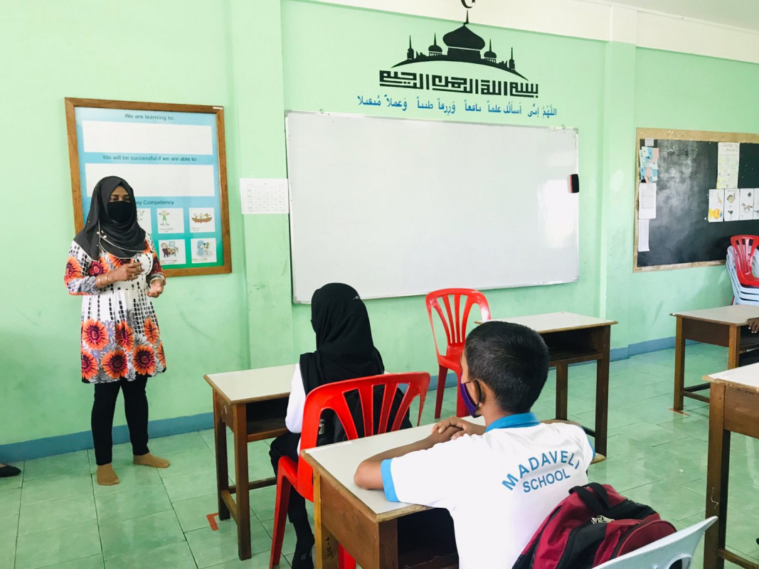 ނިއު ނޯރމަލްގެ ދަށުން ސްކޫލެއްގެ ދަރިވަރުންނަށް ކިޔަވައިދެނީ