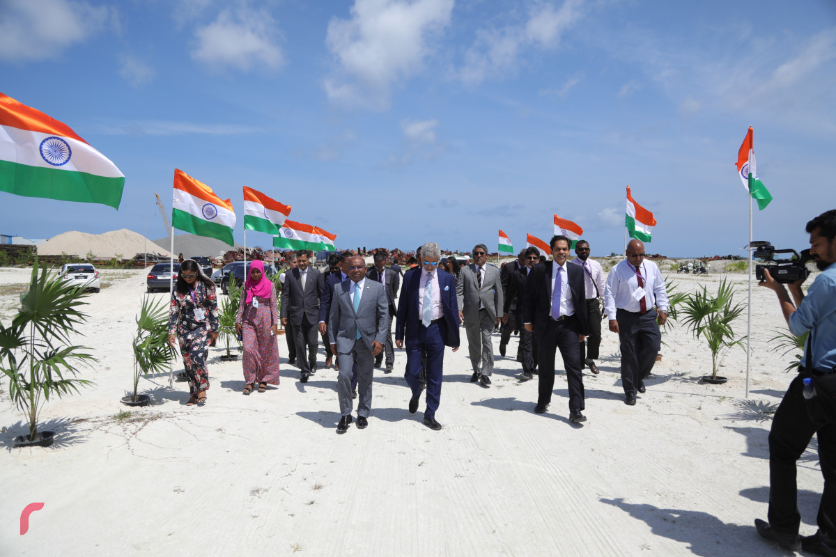 04 ސެޕްޓެމްބަރ 2019، ހުޅުމާލެ، ހުޅުމާލެ ފޭސް 2ގައި އިމާރާތްކުރަން ހަމަޖެހިފައިވާ އިންޑިއާ އެމްބަސީގެ އާ އިމާރާތުގެ ބިންގާ އެޅުމުގެ ރަސްމިއްޔާތުގެ ތެރެއިން އިންޑިއާގެ އެކްސްޓާނަލް އެފެއާޒް މިނިސްޓަރު ޑރ. ސުބްރަމާނިއަމް ޖައިޝަންކަރު އަދި ފޮރިން މިނިސްޓަރ އަބްދުﷲ ޝާހިދު--ފޮޓޯ: ޝުއައިބް މުހައްމަދު