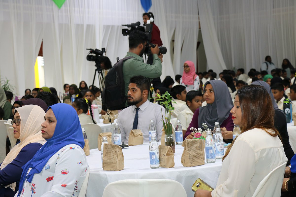 11 ޖޫން 2019 --ދަރިވަރުންނަށް ނާސްތާ ތިނުމުގެ ޕްރޮގްރާމް އިފްތިތާހު ކުރުމުގެ ރަސްމިއްޔާތުގެ ތެރެއިން. މި ރަސްމިއްޔާތު ކުރިޔަށްދިޔައީ ތާޖުއްދީން ސުކޫލްގައި. މި ރަސްމިއްޔާތު ޝަރަފްވެރި ކޮށްދެއްވީ ނައިބު ރައީސް ފައިސަލް ނަސީމް-- ފޮޓޯ: ރައީސް އޮފީސް