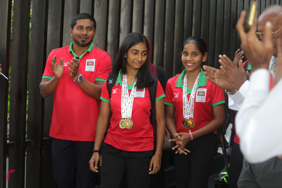 29 ޖުލައި 2019 --ދިވެހި ޓީމުގެ ޑެލިގޭޝަނަށް ވެލާނާ އިންޓަރނޭޝަނަލް އެއާރޕޯޓުން މަރުހަބާ ދަންނަވަނީ-- ފޮޓޯ: ޝުއައިބް މުހައްމަދު