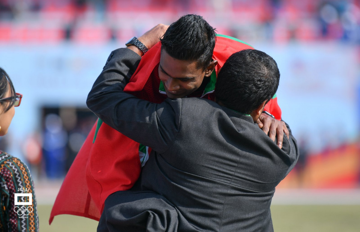 ސައުތު އޭޝިއަން ގޭމްސްގެ 100 މީޓަރު ދުވުމުން ރާއްޖޭގެ ހަސަން ސާއިދު ރަން މެޑަލް ހޯދުން -- ފޮޓޯ: މޯލްޑިވްސް އޮލިމްޕިކް ކޮމިޓީ