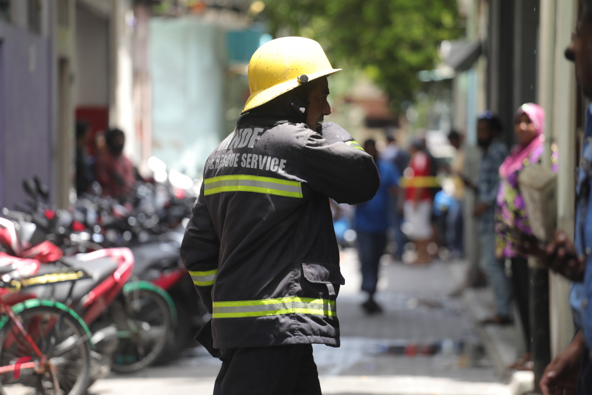 3 އޮގަސްޓް 2019 - - އަލިފާން ކޮންޓްރޯލް ކުމަށް އެމް،އެމް،ޑީ،އެޗް ފަޔަރ އެންޑް ރެސްކިޔުގެ ބޭކަލުން ހަރަކާތްތެރިވަނީ - - ފޮޓޯ: ޝުއައިބް މުހައްމަދު