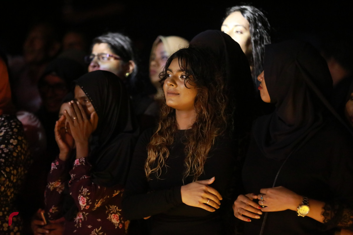 12 އޮގަސްޓު 2019/ހއ.ހޯރަފުށި --ވާރޭ ވެހުނު ކަމުގައި ވިޔަސް ގިނަ އަދަދެއްގެ ބަޔަކު ވަނީ މި ފޯރިގަދަ ޝޯ ބަލަން މަޑުކޮށްފައި--ފޮޓޯ: ޝުއައިބް މުހައްމަދު