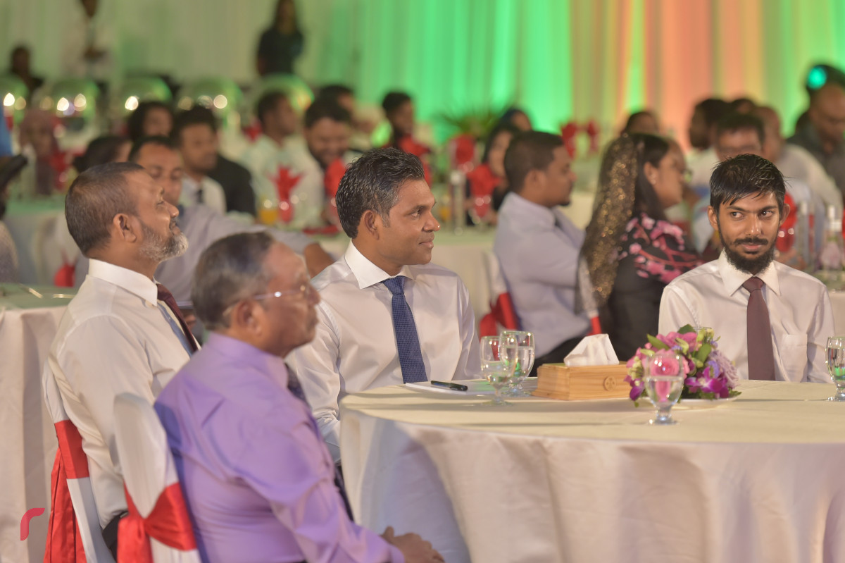 16 ސެޕްޓެމްބަރ 2019 --ނޫސްވެރިކަމުގެ އިނާމް 2018 ޝަރަފްވެރި ކޮށްދެއްވީ ނައިބު ރައީސް ފައިސަލް ނަސީމްއެވެ. މި ރަސްމިއްޔާތުގައި ވަނީ ނޫސްވެރިކަމުގެ ދާއިރާއިން ހިދުމަތްކޮށްދީފައިވާ ފަރާތްތަކަށް އެވޯޑްދީފައި.-- ފޮޓޯ: ރައީސް އޮފީސް