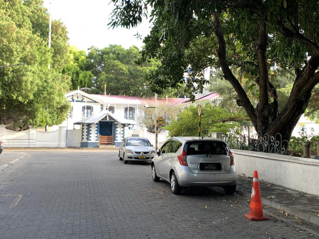 މެދު ޒިޔާރަތް - މުލީއާގެ ހިމެނޭ ސަރަޙައްދަކީ ރާއްޖޭގެ ޤައުމިއްޔަތު ސިފަވެގެންދާފަދަ ތާރީޚީ ބިނާތައް ހިމެނޭ ސަރަހައްދެއް - ފޮޓޯ: ރާއްޖެއެމްވީ