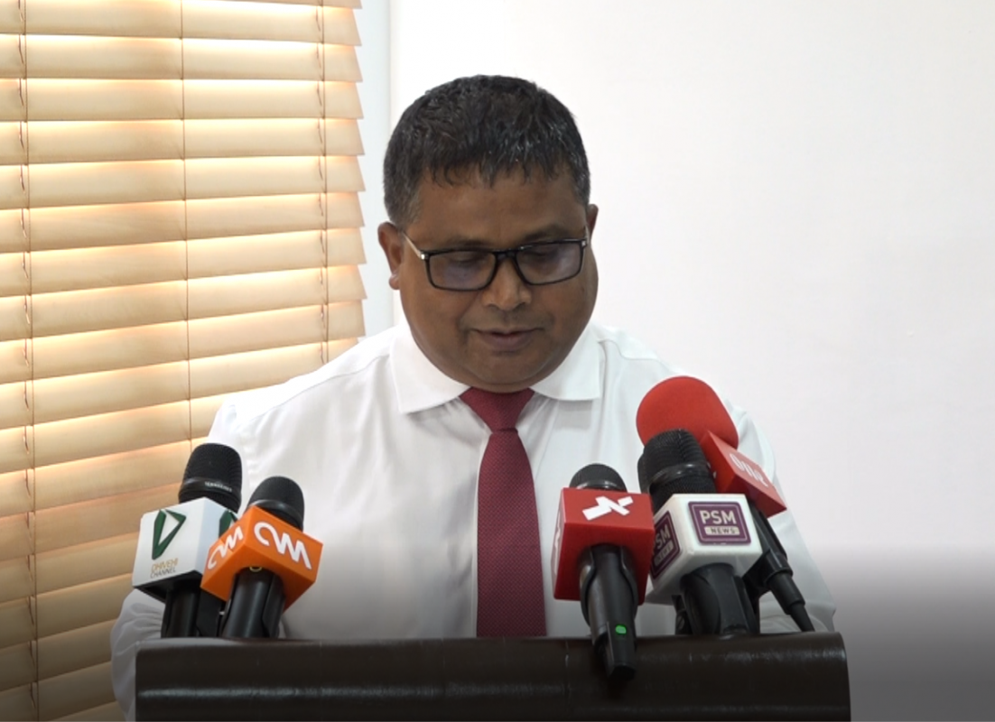 މިނިސްޓަރ އޮފް އެންވަޔަރަންމަންޓް ޑރ. ހުސެއިން ރަޝީދު ހަސަން ރަސްމިއްޔާތެއްގައި ވާހަކަ ދައްކަވަނީ