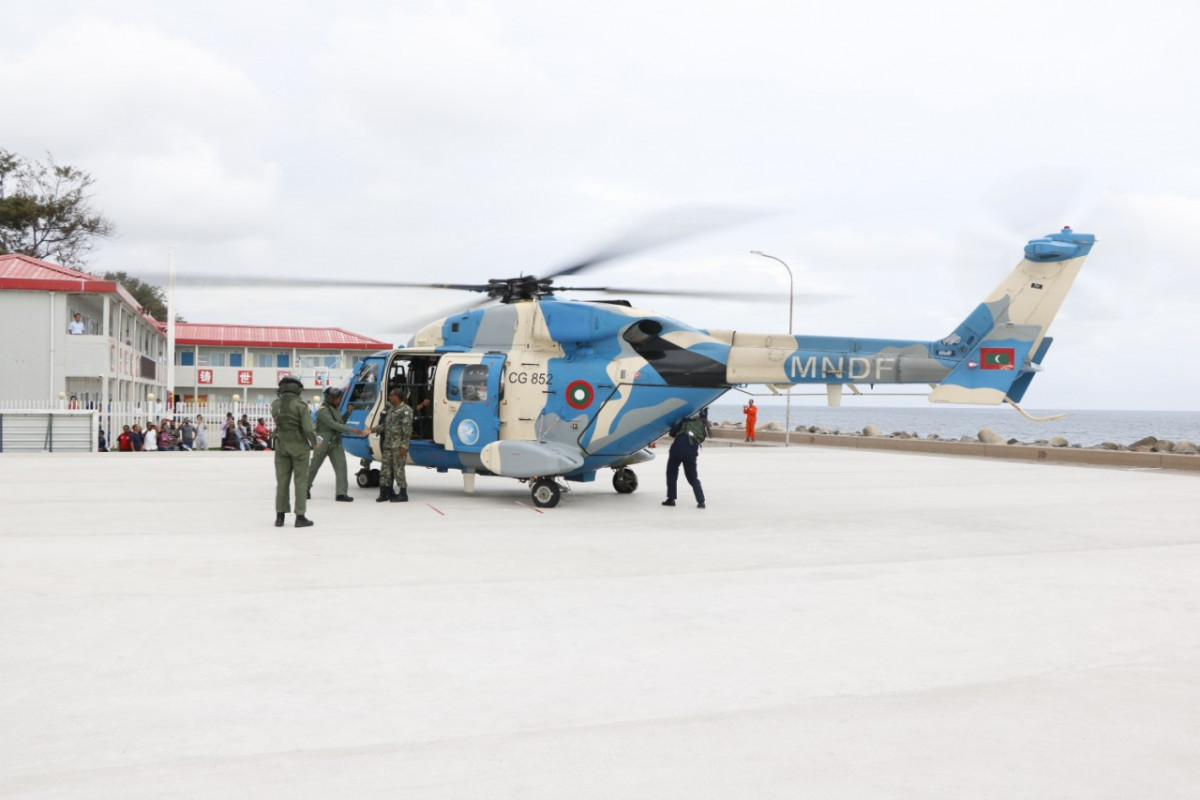 އިންޑިޔާއިން ދިވެހިރާއްޖެއަށް ހަދިޔާކުރި އަސްކަރީ ހެލިކަޕްޓަރު--ފޮޓޯ: އެމްއެންޑީއެފް