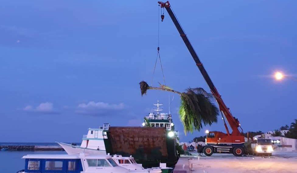 ރަށަކުން ރުށް އުފުރައިގެން ކުރިއަށްގެންދަނީ -- ފޮޓޯ: ޓުވިޓަރ