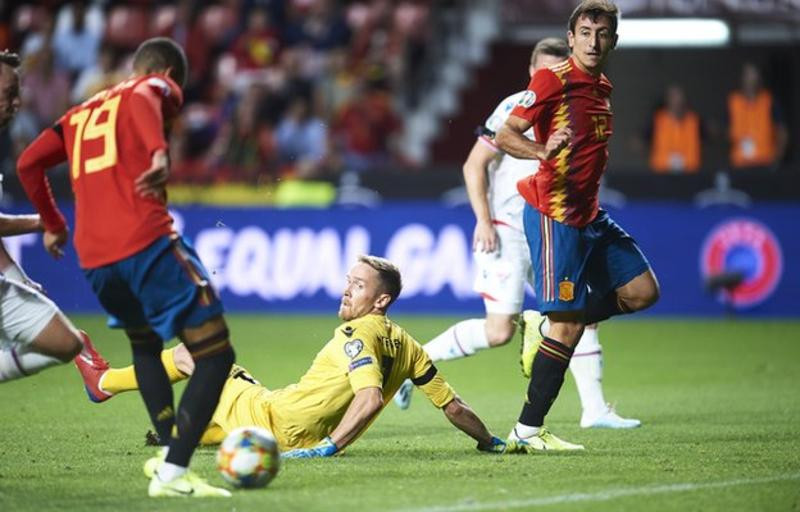 ސްޕެއިން އަދި ފެރޯ އައިލޭންޑްސް ބައްދަލުކުރި މެޗުގެ ތެރެއިން