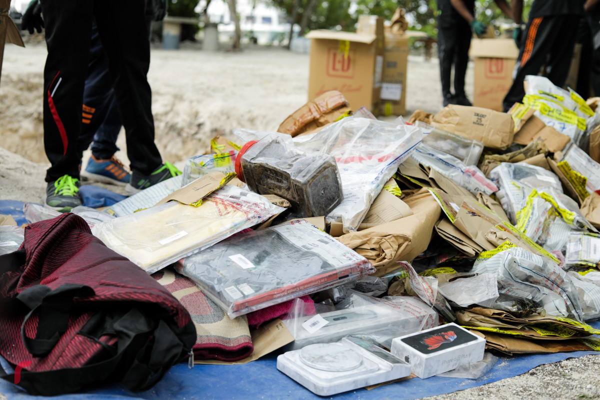 26 ޖޫން 2019: ފުލުހުންގެ ބެލުމުގެ ދަށުގައި ހުރި 416.9 ކިލޯގެ މަސްތުވާތަކެތި ނައްތާލުން. -- ފޮޓޯ: ޝުއައިބް މުހައްމަދު