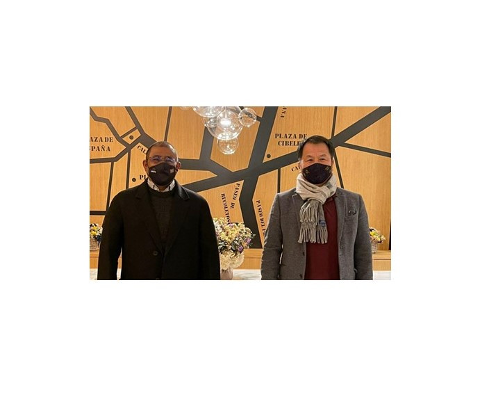 ޑރ. ޢަބުދުﷲ މައުޞޫމްއާއި ޔޫ.އެން.ޑަބުލިއު.ޓީ.އޯ ގެ އޭޝިއާ އެންޑް ޕެސިފިކްގެ ރީޖަނަލް ޑިރެކްޓަރ ހެރީ ހޮންގް