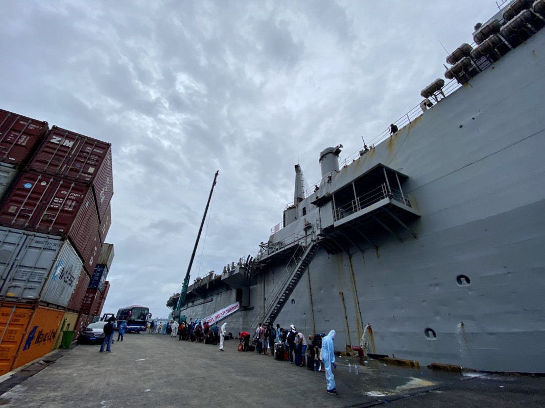 އިންޑިއާ ރައްޔިތުން ފުރުމަށް ހަމަޖެހިފައިވާ މަނަވަރު، "އައިއެންއެސް ޖަލަޝްވާ" - އިންޑިއާއަށް ގެންދާ މީހުންގެ ތެރެއިން އެންމެ ބޮޑަށް އިސްކަމެއް ދެނީ މާބަނޑު މީހުންނާއި، ވަޒީފާ ގެއްލިފައިވާ މީހުންނާއި، ތާށިވެފައި ތިބި ފަތުރުވެރިންނަށް - ފޮޓޯ: ރާއްޖެއެމްވީ