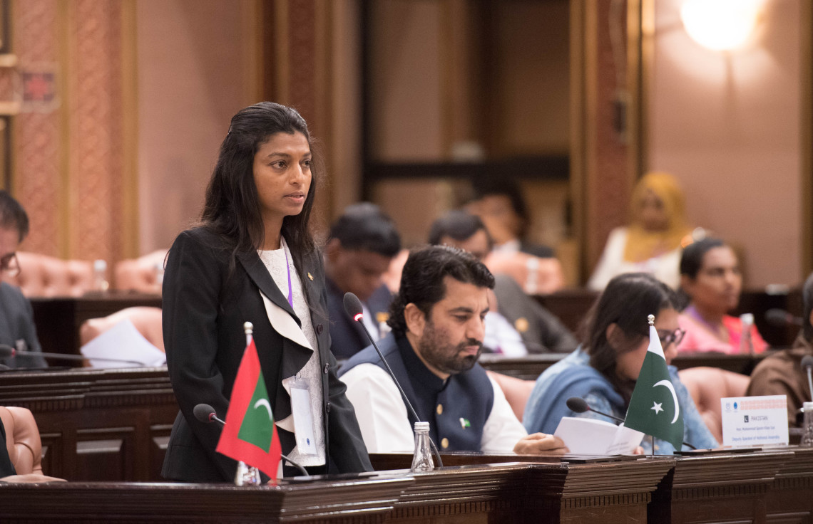 01 ސެޕްޓެމްބަރ 2019 | ހަތަރު ވަނަ ސައުތު އޭޝިޔަން ސްޕީކާރސް ސަމިޓްގެ ތެރެއިން | ރާއްޖޭގެ  ފަރާތުން ބައިވެރިވި ވަފުދުގައި މަޖިލީހުގެ ނައިބް ރައީސް އީވާ އަބްދުﷲ -- ފޮޓޯ: ރައްޔިތުންގެ މަޖިލިސް